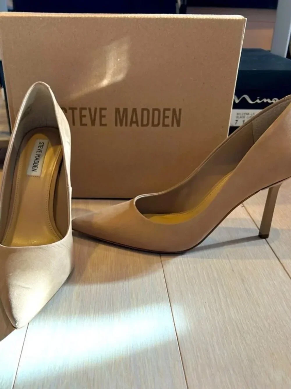 Steve‎ Madden Classie tan nubuck stilettos